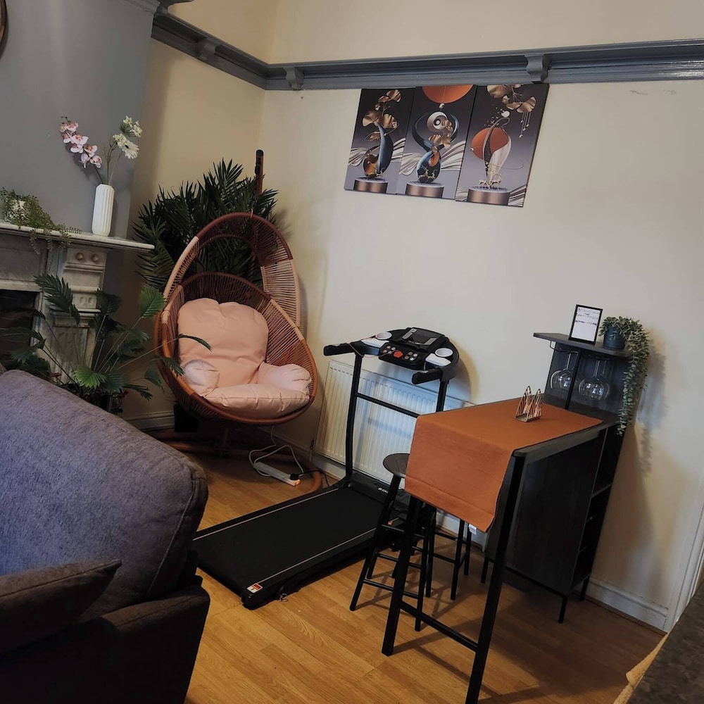 Charming Victorian Apartment in Central Wolverhampton