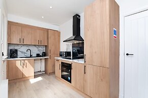 2 Bedroom House-free Parking