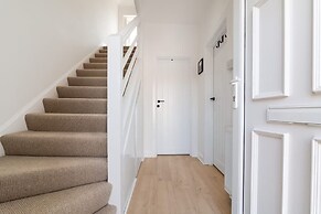 2 Bedroom House-free Parking