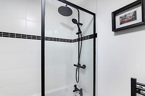 2bedroom Apartment-free Parking