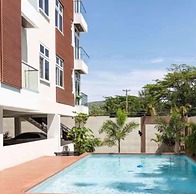 Stylish 1-Bed Condo with Views in Harloe