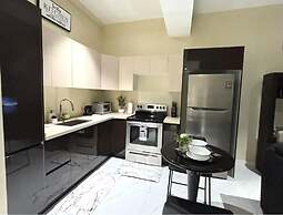 Stylish 1-Bed Condo with Views in Harloe