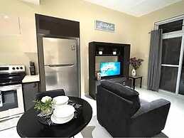 Stylish 1-Bed Condo with Views in Harloe