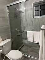 Modern Luxury 1BR Condo in Kingston
