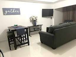 Modern Luxury 1BR Condo in Kingston