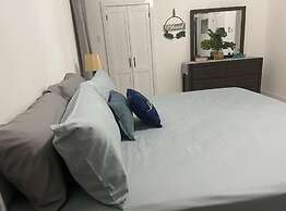 Modern Luxury 1BR Condo in Kingston