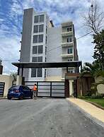 Modern Luxury 1BR Condo in Kingston