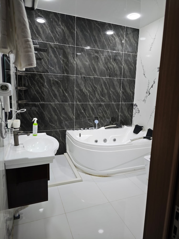 Baland Vatan Hotel