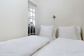 Royal Neighbors - 4 bedrooms - 2 bathrooms