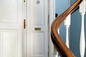 Royal Neighbors - 4 bedrooms - 2 bathrooms