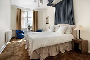 Royal Neighbors - 4 bedrooms - 2 bathrooms