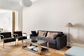 Royal Neighbors - 4 bedrooms - 2 bathrooms