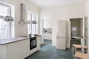 Royal Neighbors - 4 bedrooms - 2 bathrooms
