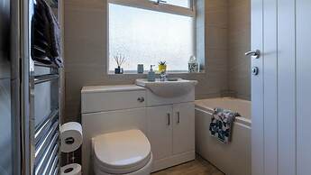 Altham Place-fully Refurbished 2-bath Bungalow
