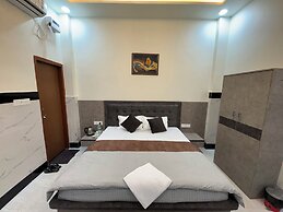 Satya Nikunj INN