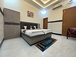 Satya Nikunj INN