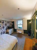 The Lodge Stanwell