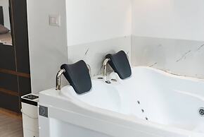 Green Luxe Suite 2 Private Hot Tub