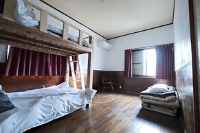 Guest House SAKURAZUKISOU - Hostel