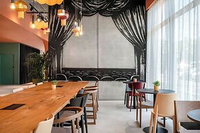 Moxy Verona