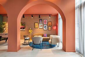 Moxy Verona