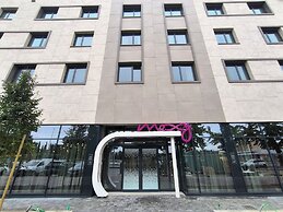 Moxy Verona
