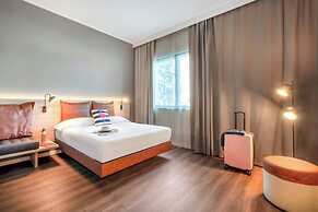 Moxy Verona