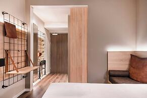 Moxy Verona
