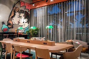 Moxy Verona