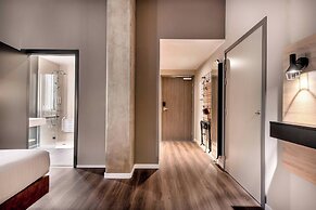 Moxy Verona