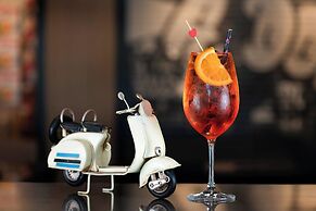 Moxy Verona