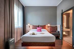Moxy Verona
