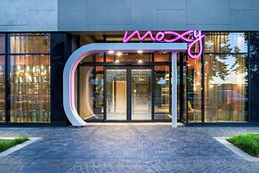 Moxy Verona