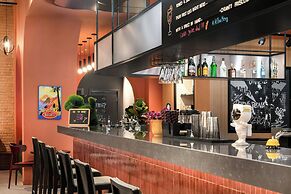 Moxy Verona