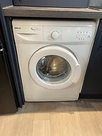Stunning 1BR Apt in Central Cheltenham