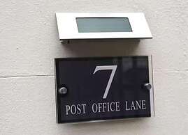 Stunning 1BR Apt in Central Cheltenham