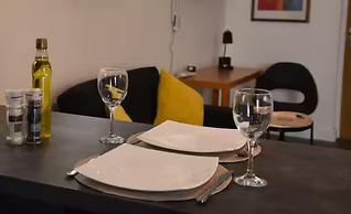 Stunning 1BR Apt in Central Cheltenham