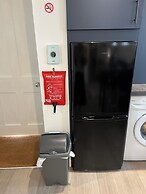 Stunning 1BR Apt in Central Cheltenham