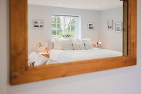 Idyllic Countryside Cottage