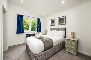 Paddock Lodges Deluxe 2 Bed Chalet