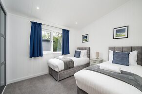 Paddock Lodges Deluxe 2 Bed Chalet