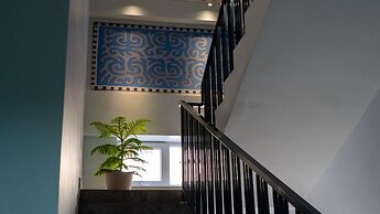 SingKolSuites