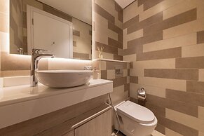 Stylish One-Bedroom Oasis Palm Location
