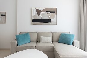 Stylish One-Bedroom Oasis Palm Location