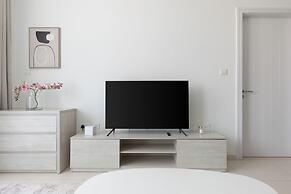 Stylish One-Bedroom Oasis Palm Location
