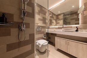 Stylish One-Bedroom Oasis Palm Location