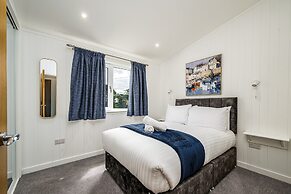 Paddock Lodges Deluxe 3 Bed Chalet