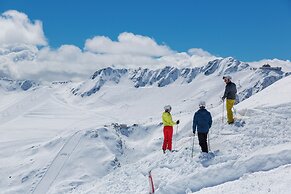 Glacier Hotel Grawand
