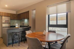 w Astounding 1BR in San Isidro