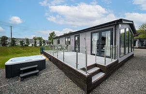 Paddock Lodges Deluxe 3 Bed Chalet